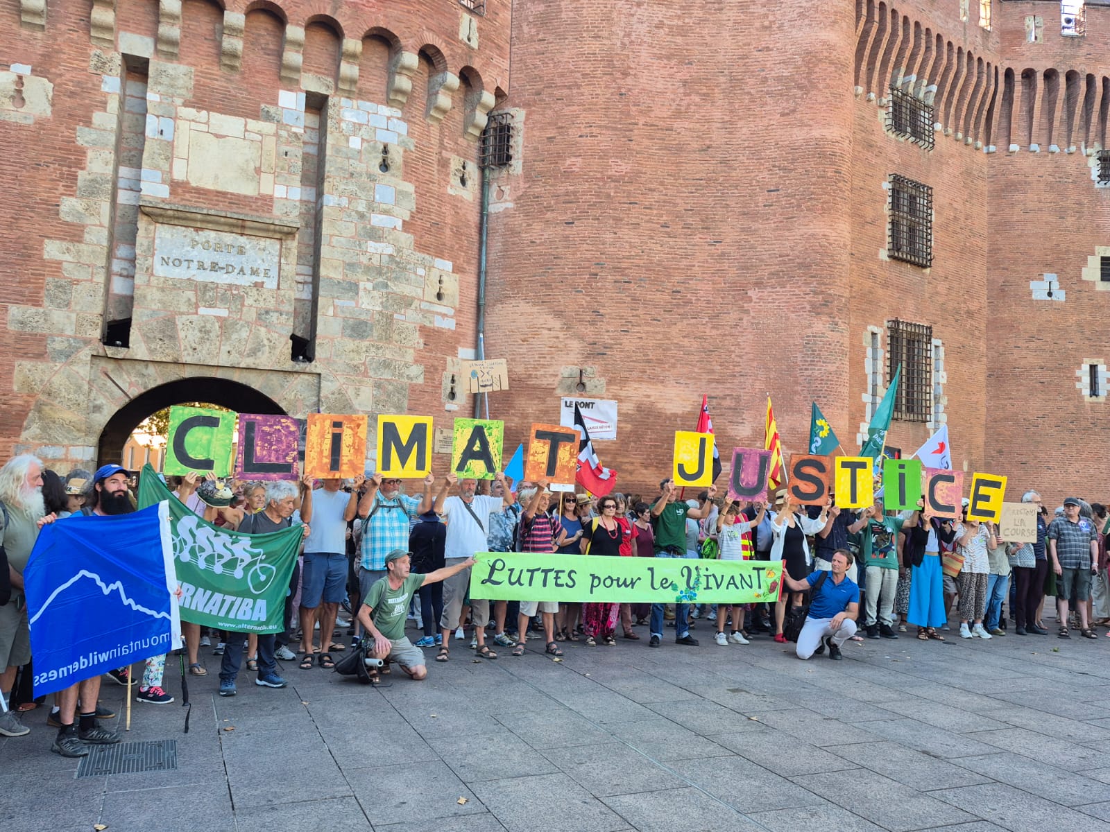 Vous consultez actuellement Marchons partout en France pour le climat, le vivant, la paix et la justice sociale